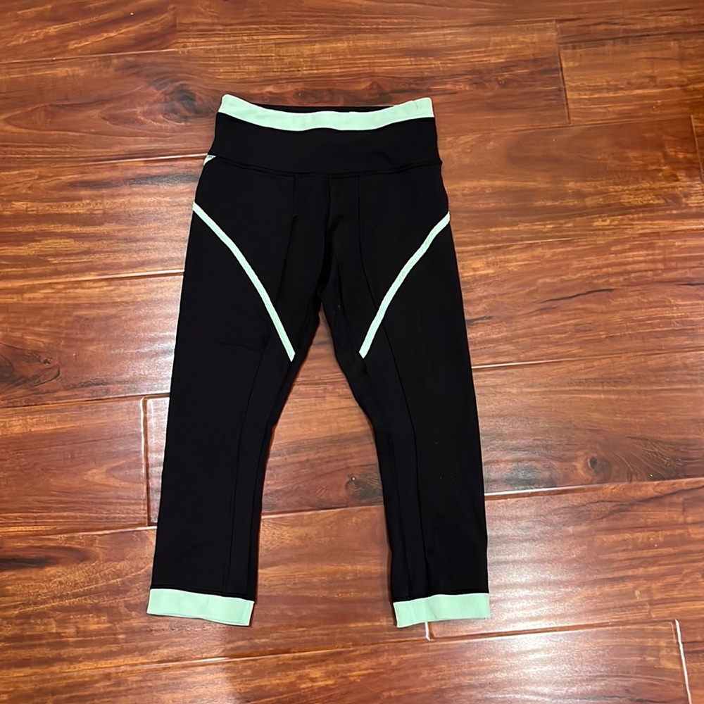 Lululemon cropped leggings.